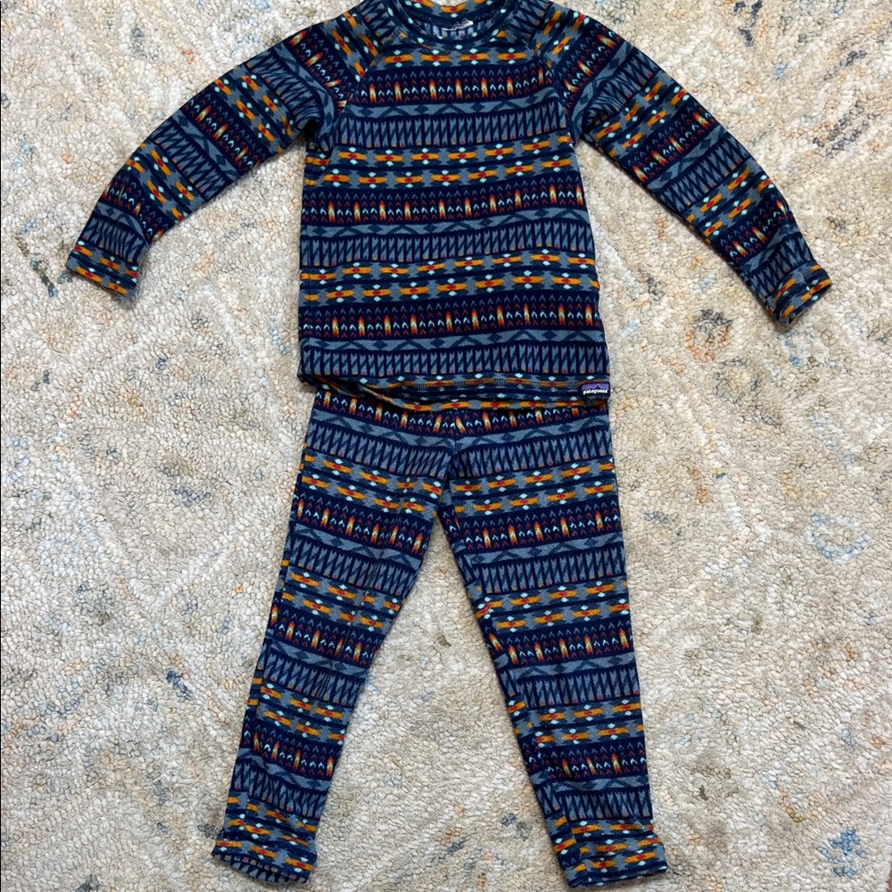 Patagonia blue patterned 4T base layer set